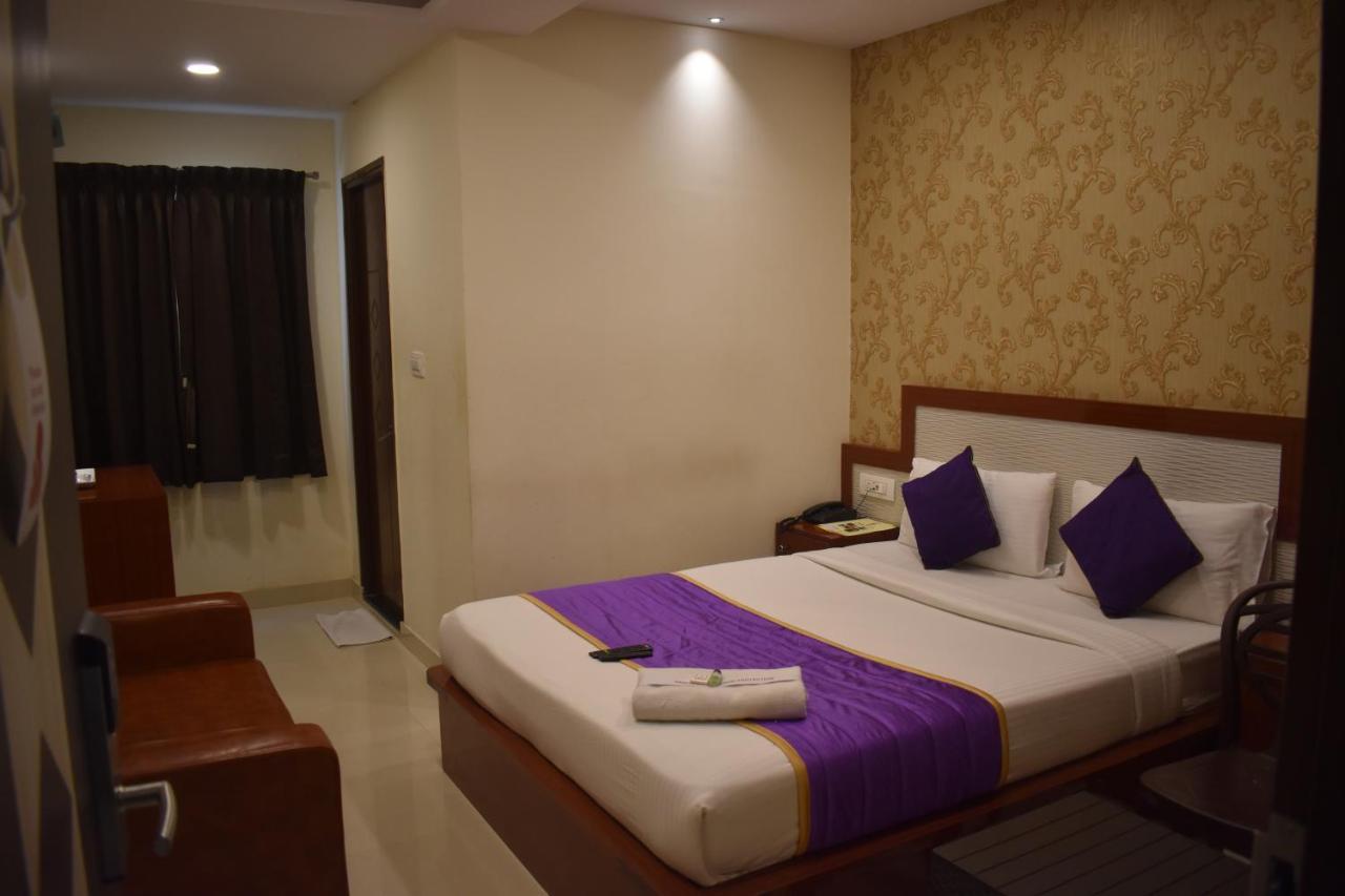 Hotel UR Comforts Jayanagar Bangalore Bagian luar foto